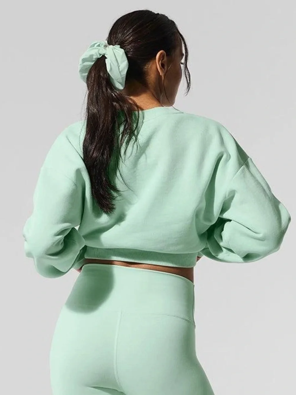 ALO Yoga Cropped Accolade Crewneck in Spearmint - S